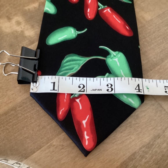 Robin Ruth “Chilis & Leaves“ Necktie - Picture 5 of 5